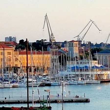 App Obrovac In The Centre - With Amazing Sea View! Lägenhet Pula