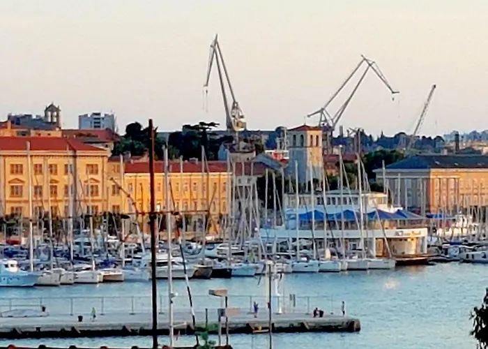 App Obrovac In The Centre - With Amazing Sea View! شقة بولا